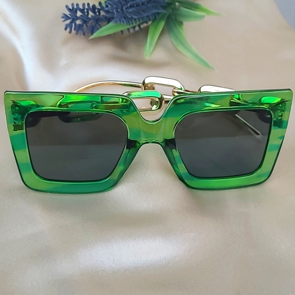 Square Sunglasses. Color green. Chain Temple UV Protection Sunglasses. - Picture 3 of 11